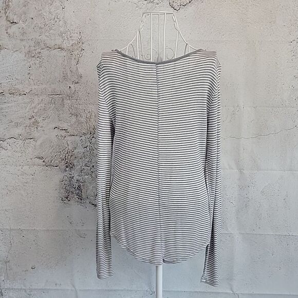 SO Striped V-Neck Long Sleeve Casual Top Grey & White Womens Size L - Picture 6 of 11